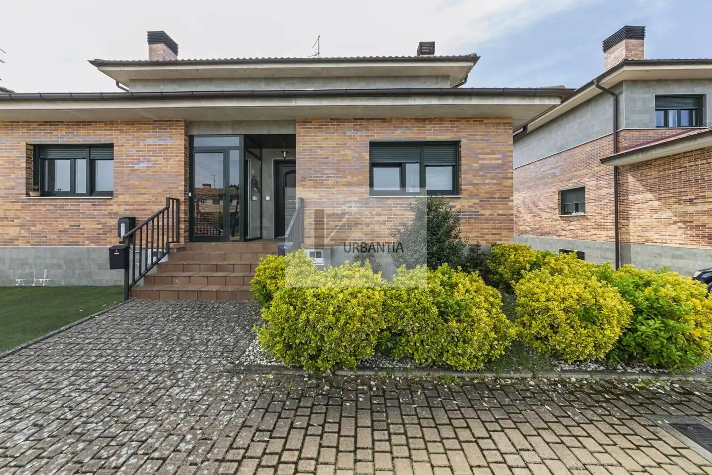 Vista exterior de Casa adosada en venta en Cendea de Olza / Oltza Zendea con Calefacción, Jardín privado y Parquet