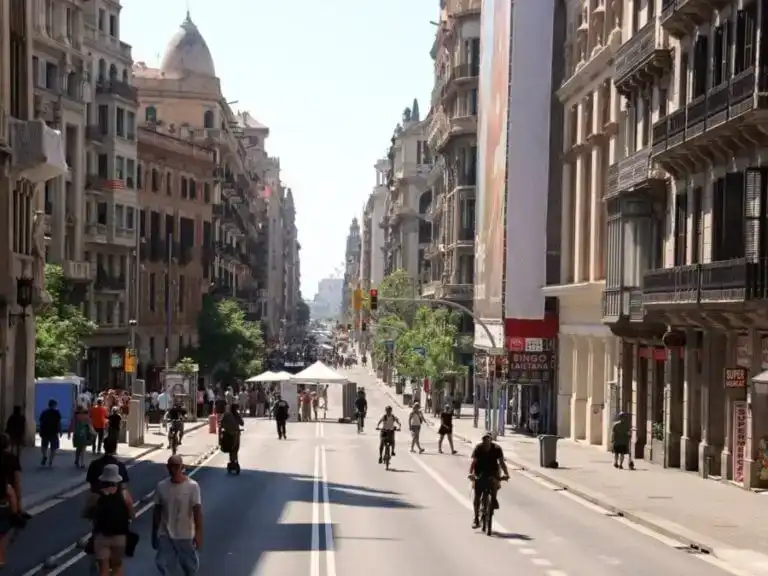 Außenansicht von Wohnungen zum Verkauf in  Barcelona Capital mit Klimaanlage und Balkon