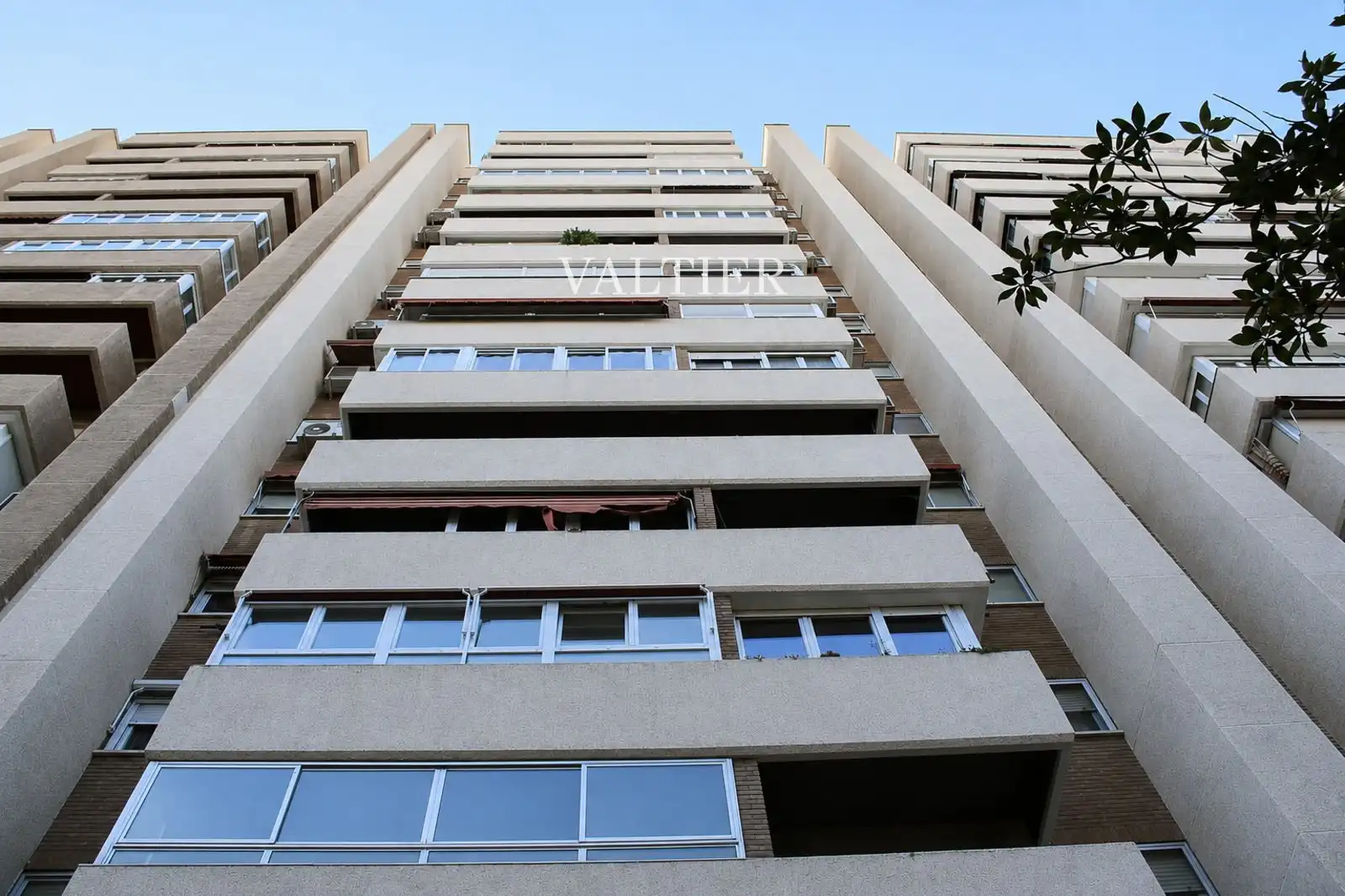 Außenansicht von Wohnung zur Miete in Madrid mit Klimaanlage und Terrasse