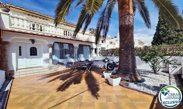 Vista exterior de Casa o chalet en venta en Empuriabrava con Calefacción y Jardín privado