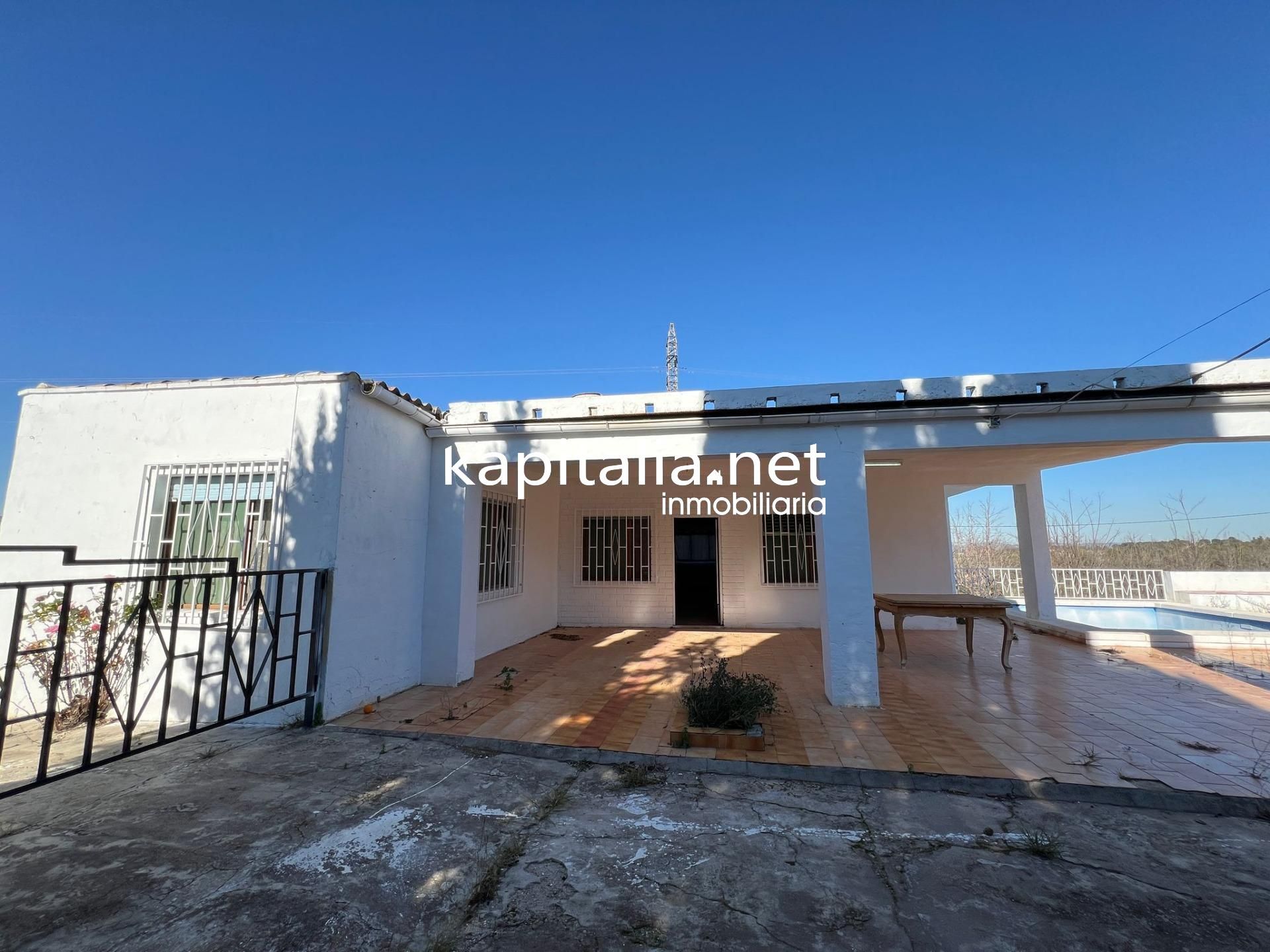 Exterior view of House or chalet for sale in Ontinyent  with Storage room and Swimming Pool