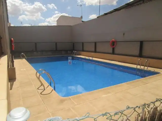 Schwimmbecken von Wohnungen zum Verkauf in Valdepeñas mit Heizung, Abstellraum und Möbliert