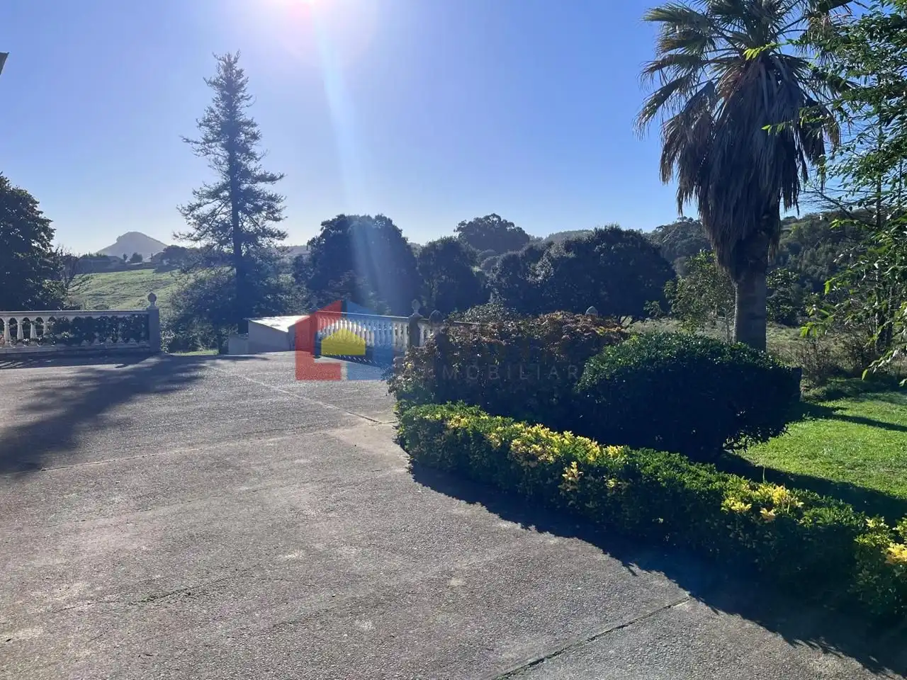 Vista exterior de Casa o xalet en venda en Miengo amb Jardí privat i Terrassa