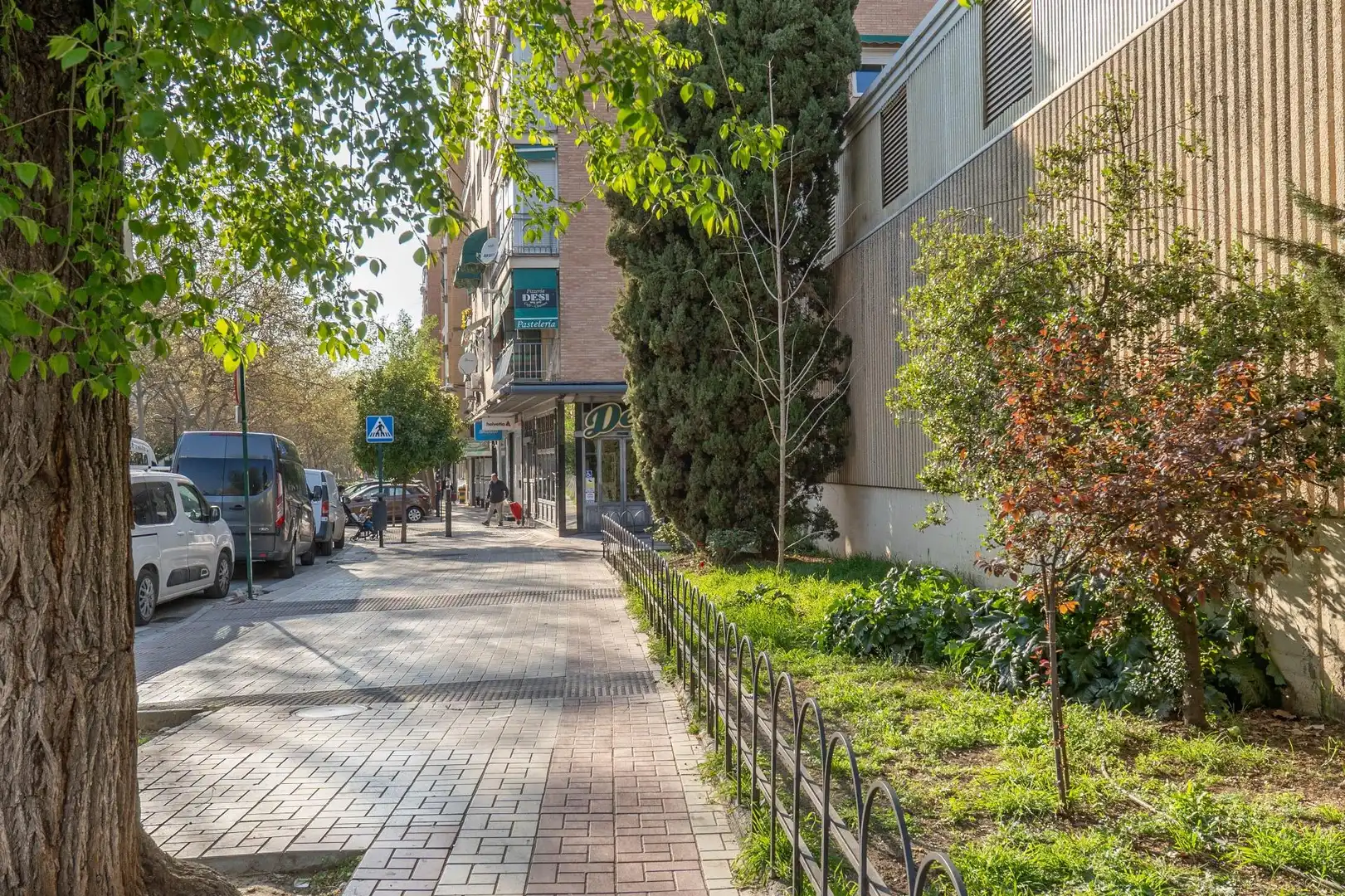 Vista exterior de Pis en venda en Granada amb Aire condicionat i Balcó