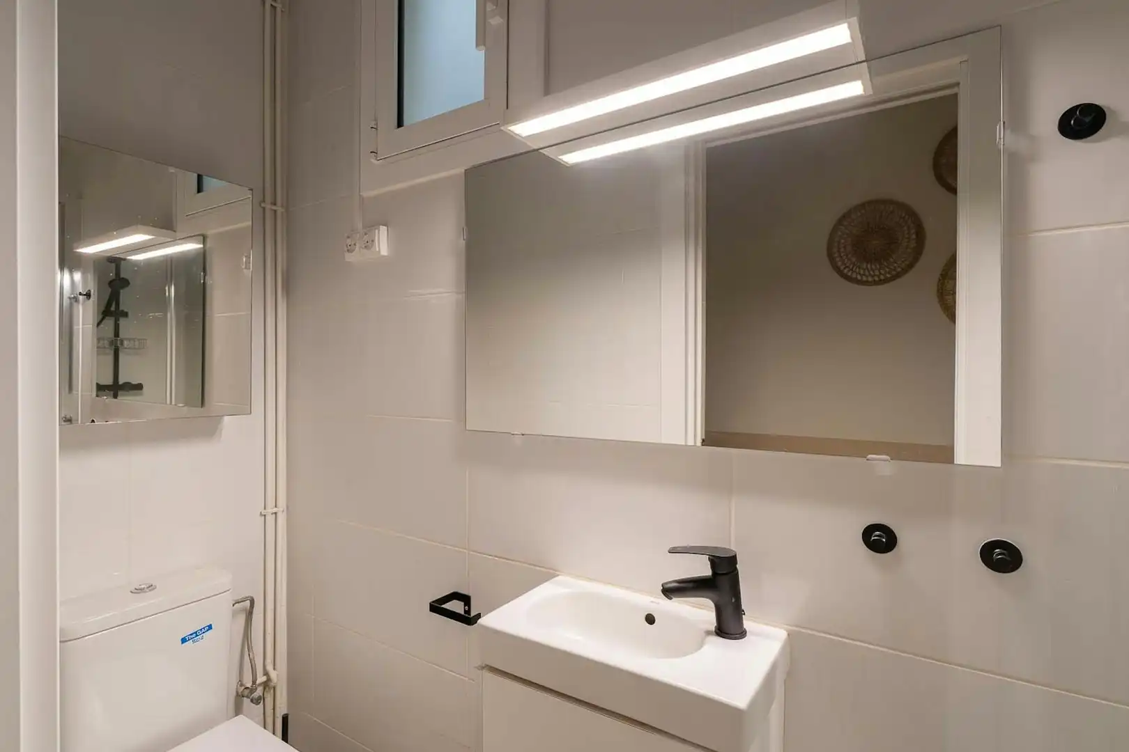 Bathroom of Flat for rent in Barcelona  with Air Conditioner, Heating and Furnished