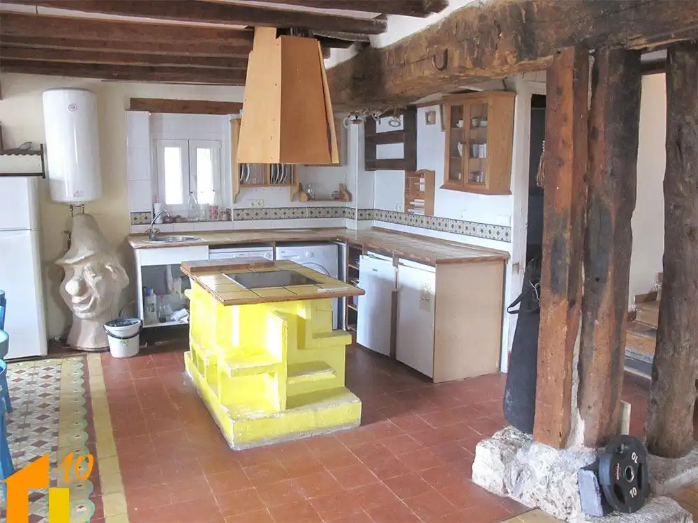 Kitchen of Houses for sale in Revillarruz  with Heating and Storage room