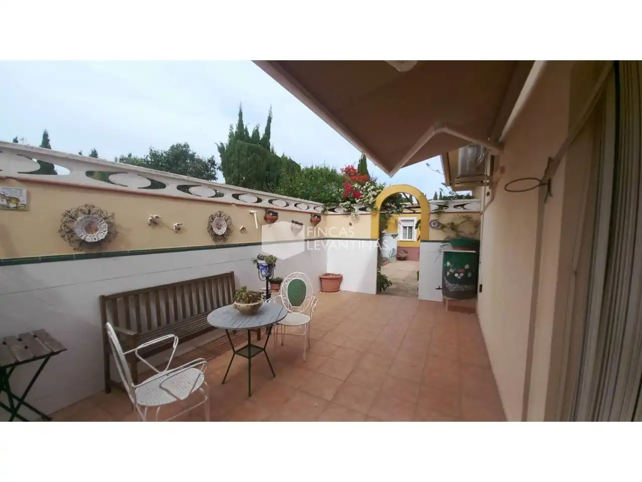 Terrassa de Casa o xalet en venda en San Vicente del Raspeig / Sant Vicent del Raspeig amb Aire condicionat, Jardí privat i Terrassa