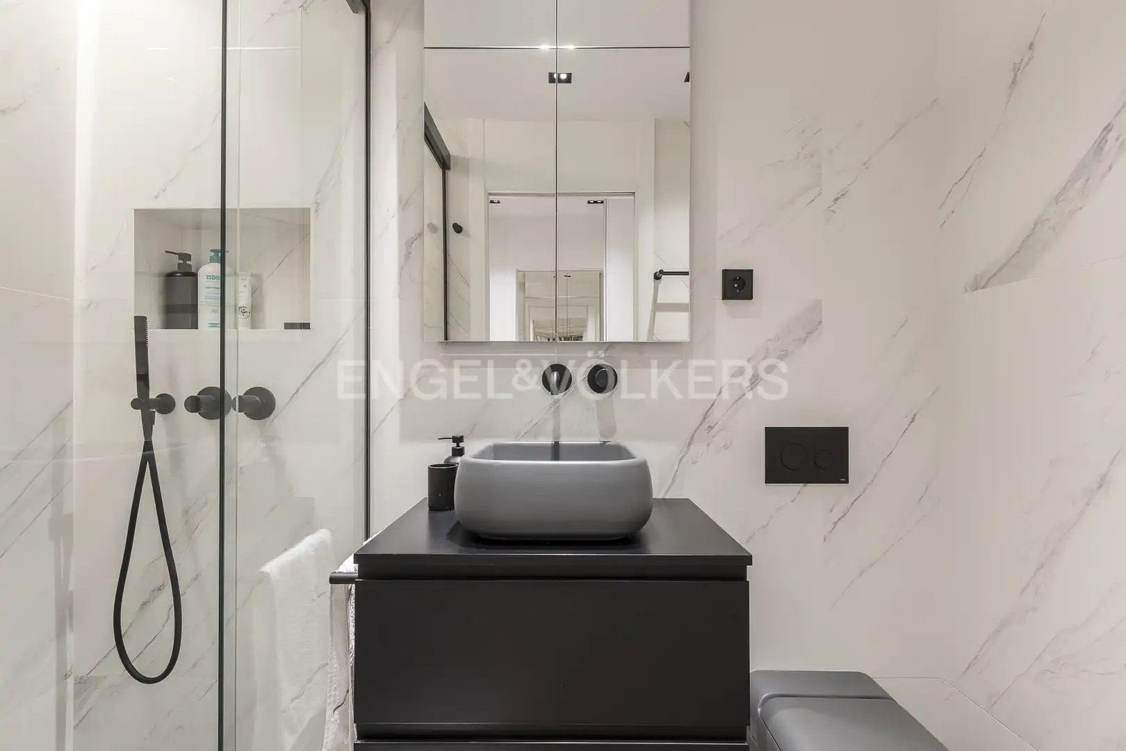 Bathroom of Attic for sale in Barcelona  with Air Conditioner, Heating and Terrace