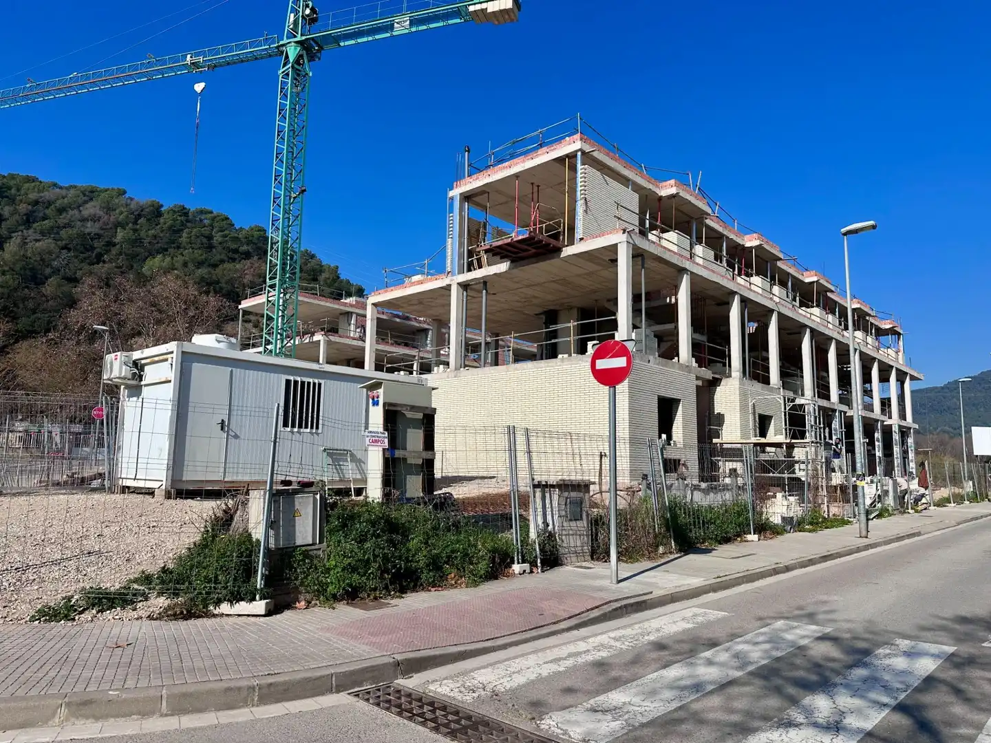Außenansicht von Einfamilien-Reihenhaus zum Verkauf in La Garriga mit Klimaanlage, Heizung und Privatgarten
