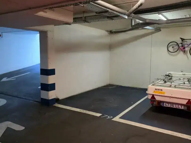 Aparcament de Pis en venda en Terrassa amb Aire condicionat, Parquet i Piscina