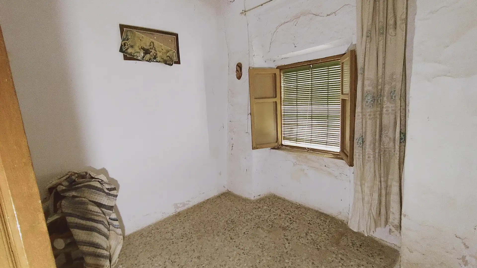 Habitación de Casa adosada en venta en Turón con Jardín privado