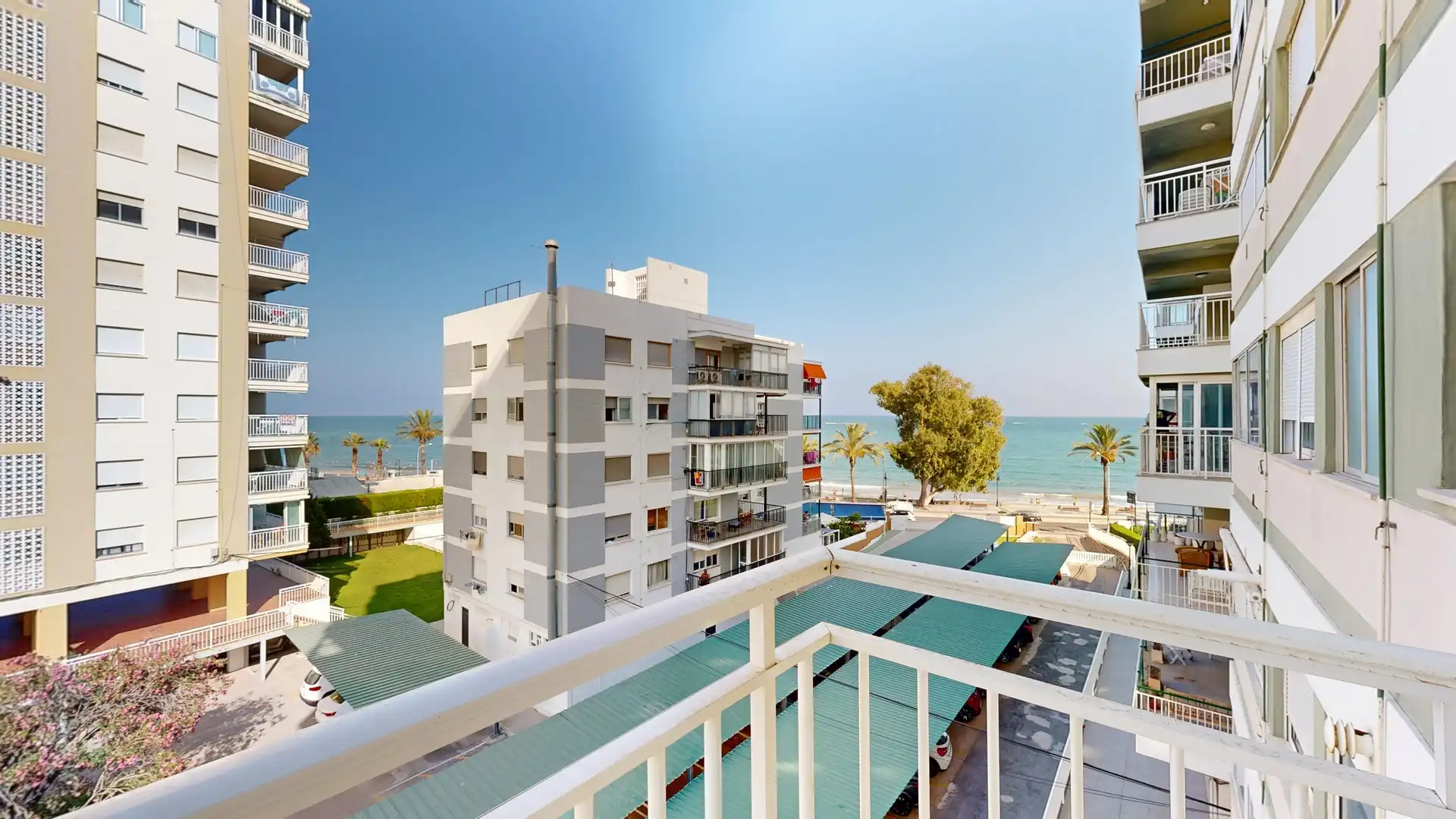 Terraza de Piso en venta en Benicasim / Benicàssim con Jardín privado y Terraza
