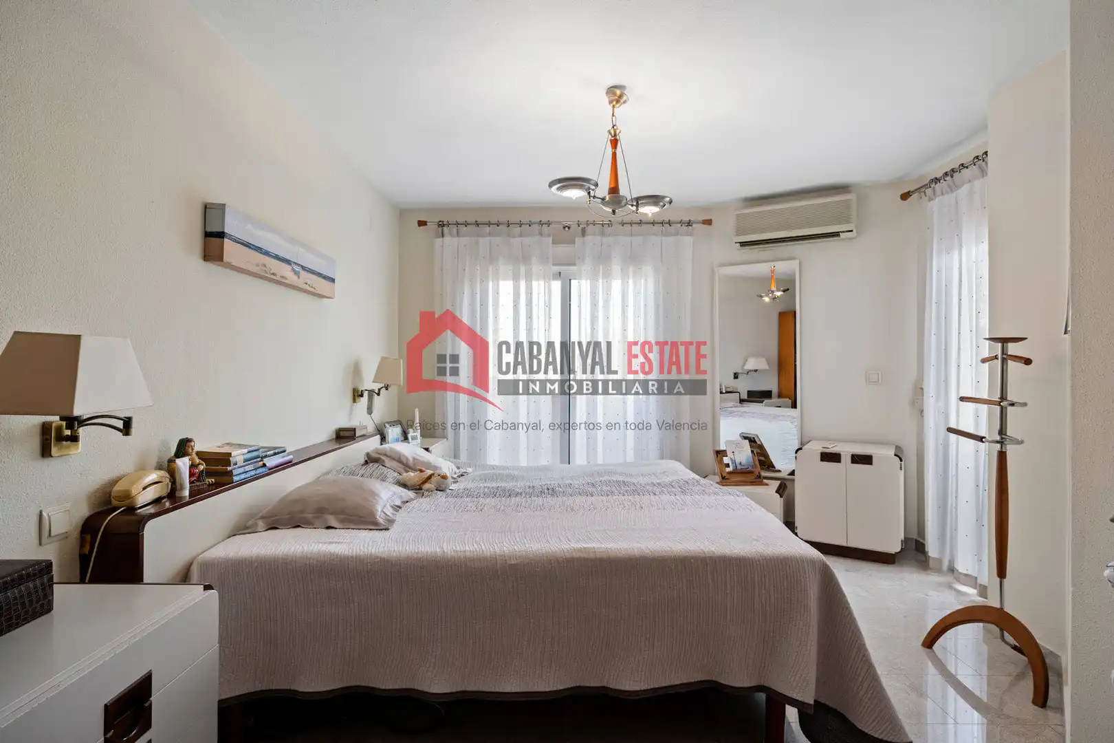 Dormitori de Apartament en venda en Valencia amb Aire condicionat i Balcó