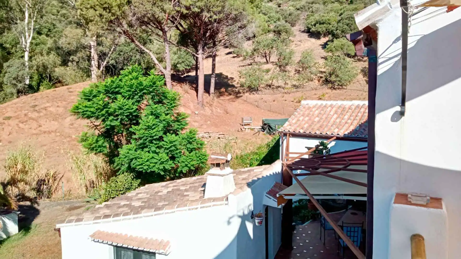 Vista exterior de Casa o xalet en venda en Casares amb Jardí privat, Terrassa i Piscina