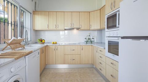Foto 4 de Casa adosada en venta en Avenida Alisos (los) (artola Alt), Cabopino - Artola, Marbella