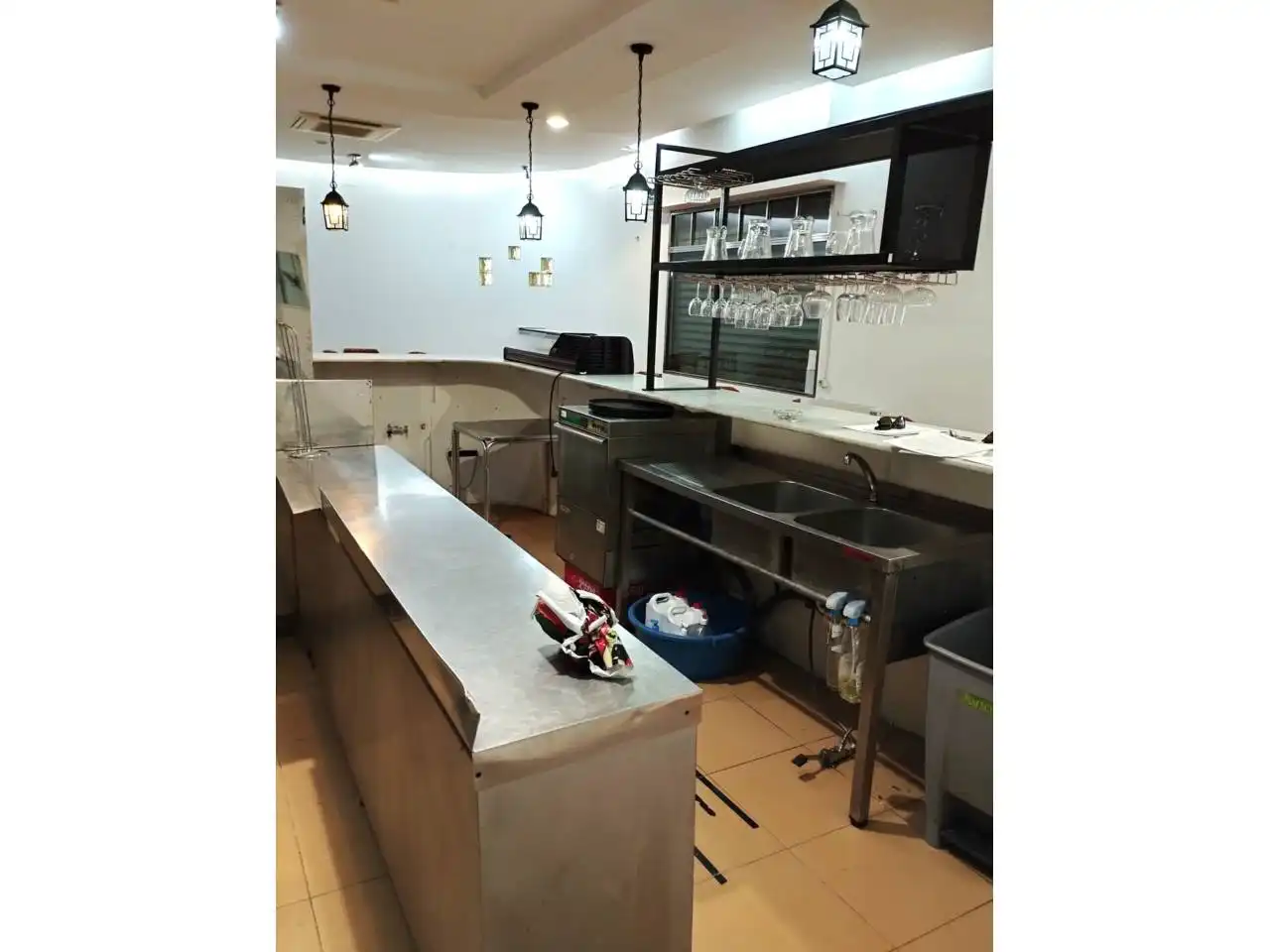 Cocina de Local en venta en Huelva con Aire acondicionado