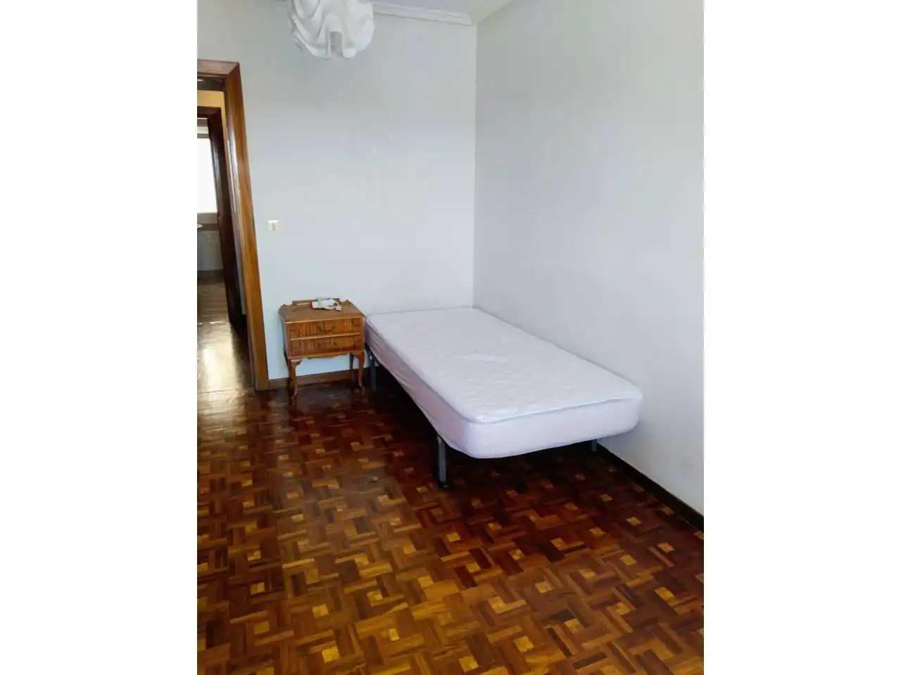 Bedroom of Flat for rent in Burgos  with Heating, Parquet flooring and Terrace