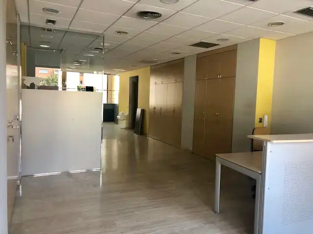 Local comercial de lloguer a Rambla Josep Tarradellas 1, imagen 2