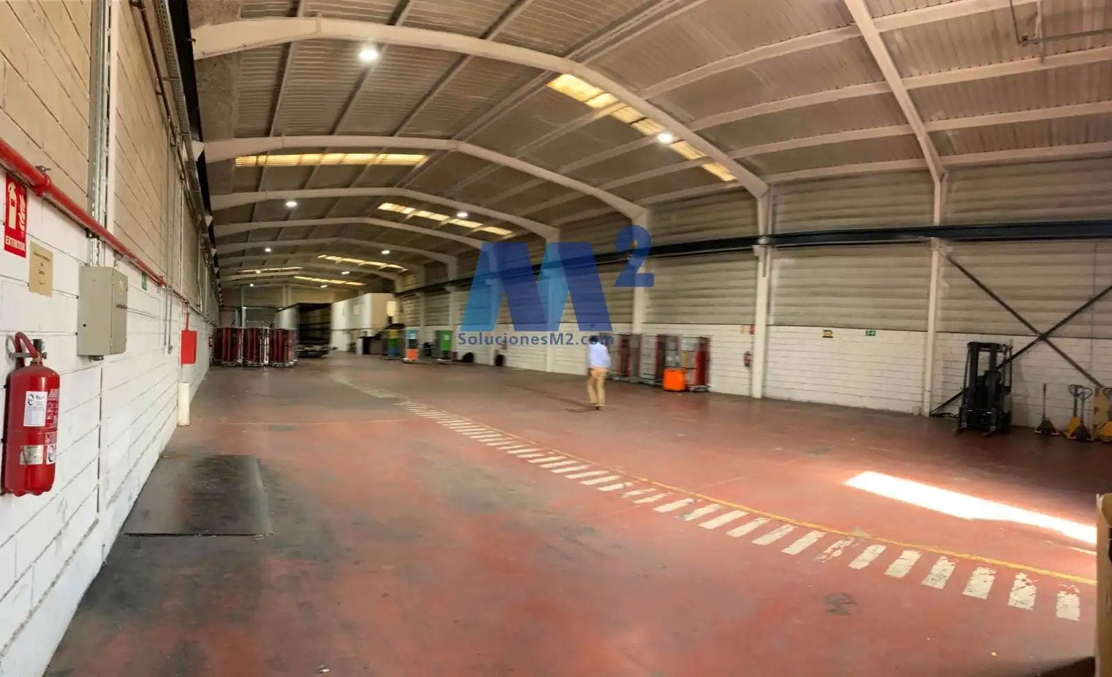 Parkplatz von Fabrikhallen zur Miete in La Estación