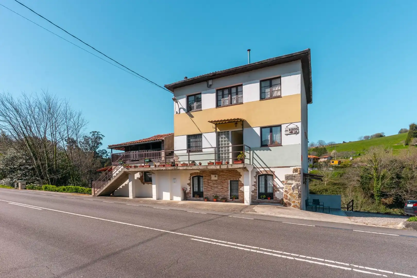 Vista exterior de Casa o xalet en venda en Muros de Nalón amb Calefacció, Jardí privat i Traster