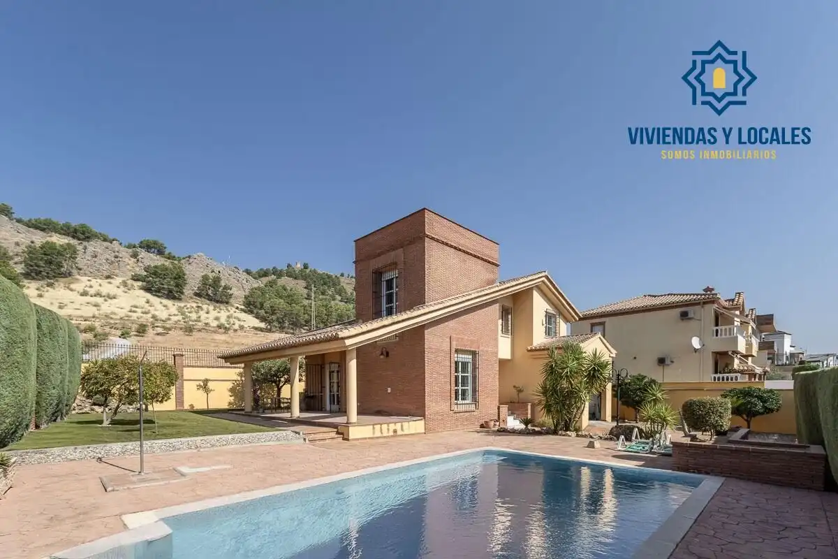 Villa mit Pool zum Verkauf in Calle Olivo