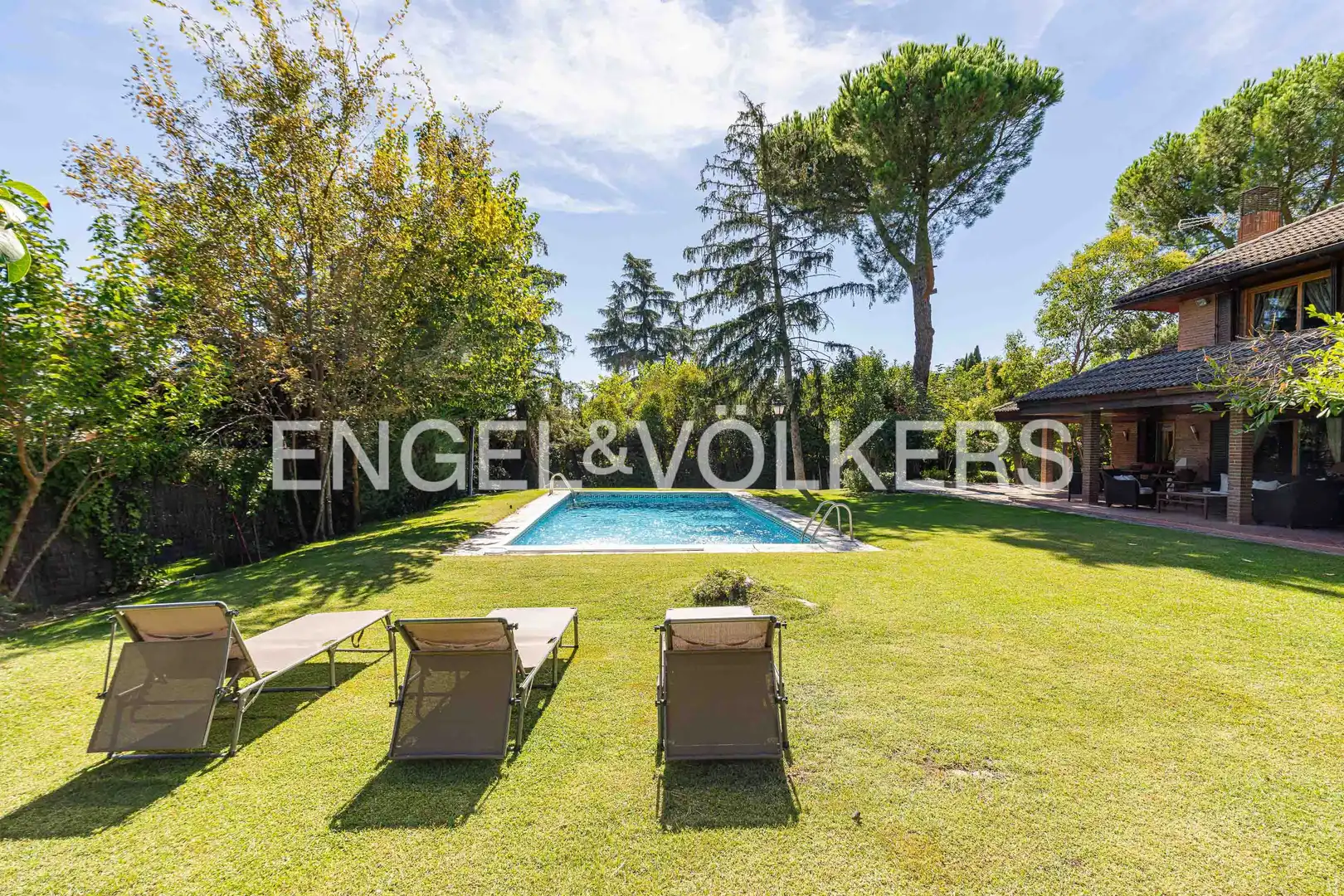 Swimming pool of Houses for sale in Zona Carretera del Plantío
