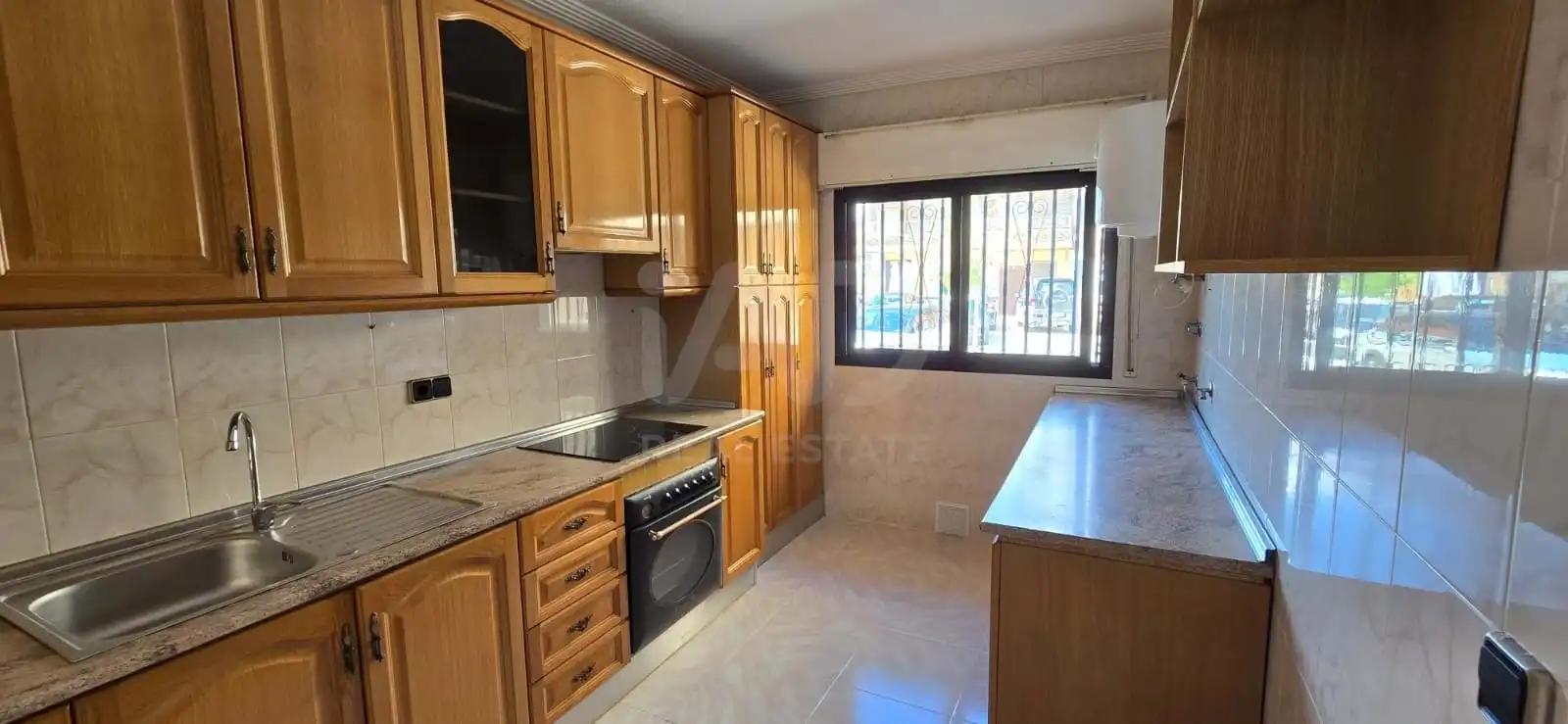 Küche von Wohnung zum Verkauf in Fortuna mit Klimaanlage, Heizung und Terrasse