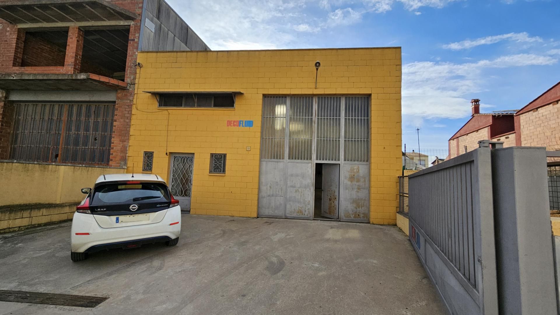 Vista exterior de Nave industrial de alquiler en Vilafant