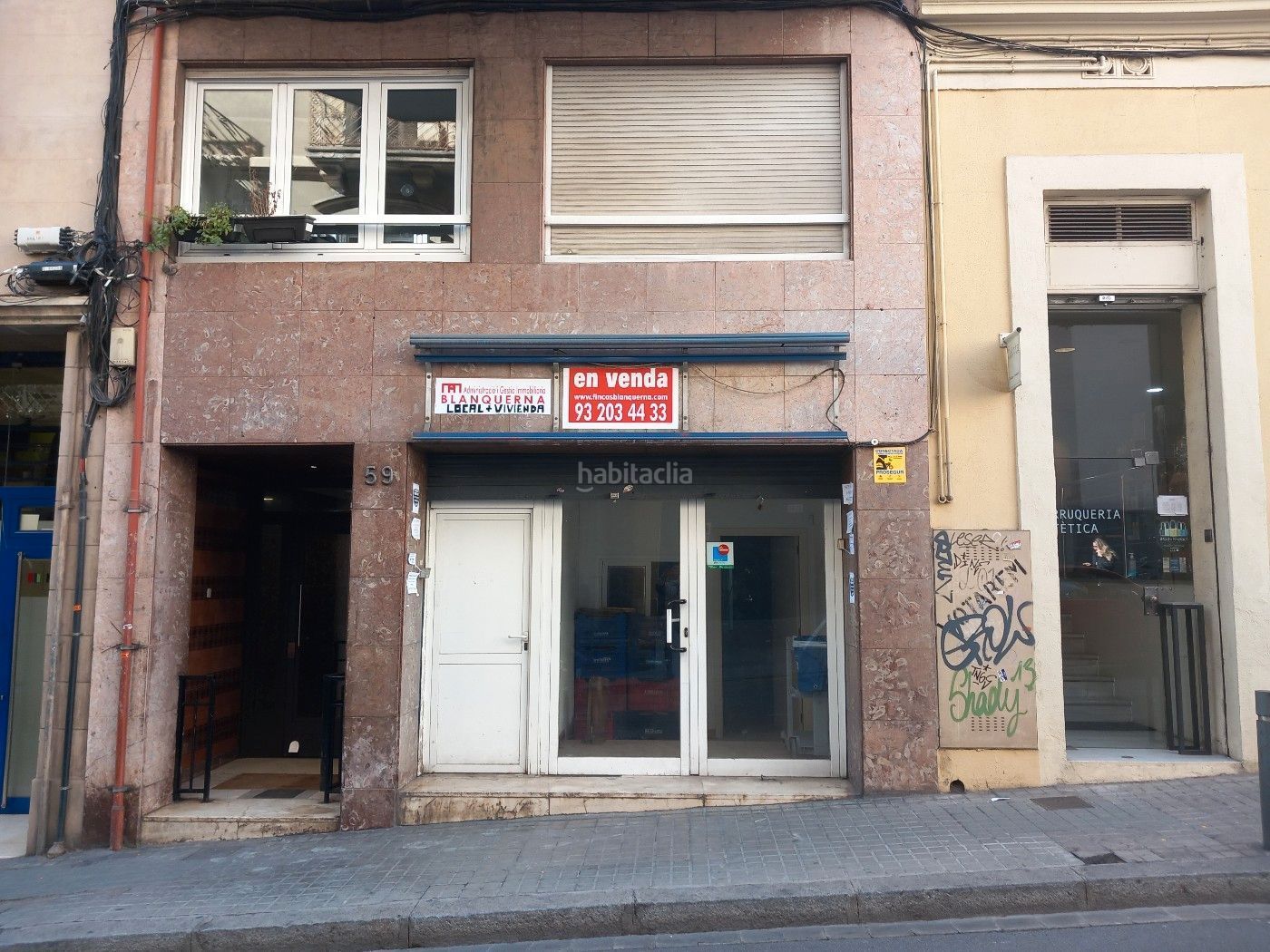 Vista exterior de Local en venda en  Barcelona Capital amb Aire condicionat