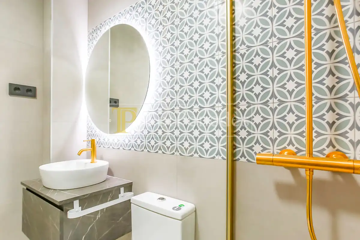 Baño de Planta baja en venta en Vilanova i la Geltrú con Aire acondicionado y Calefacción