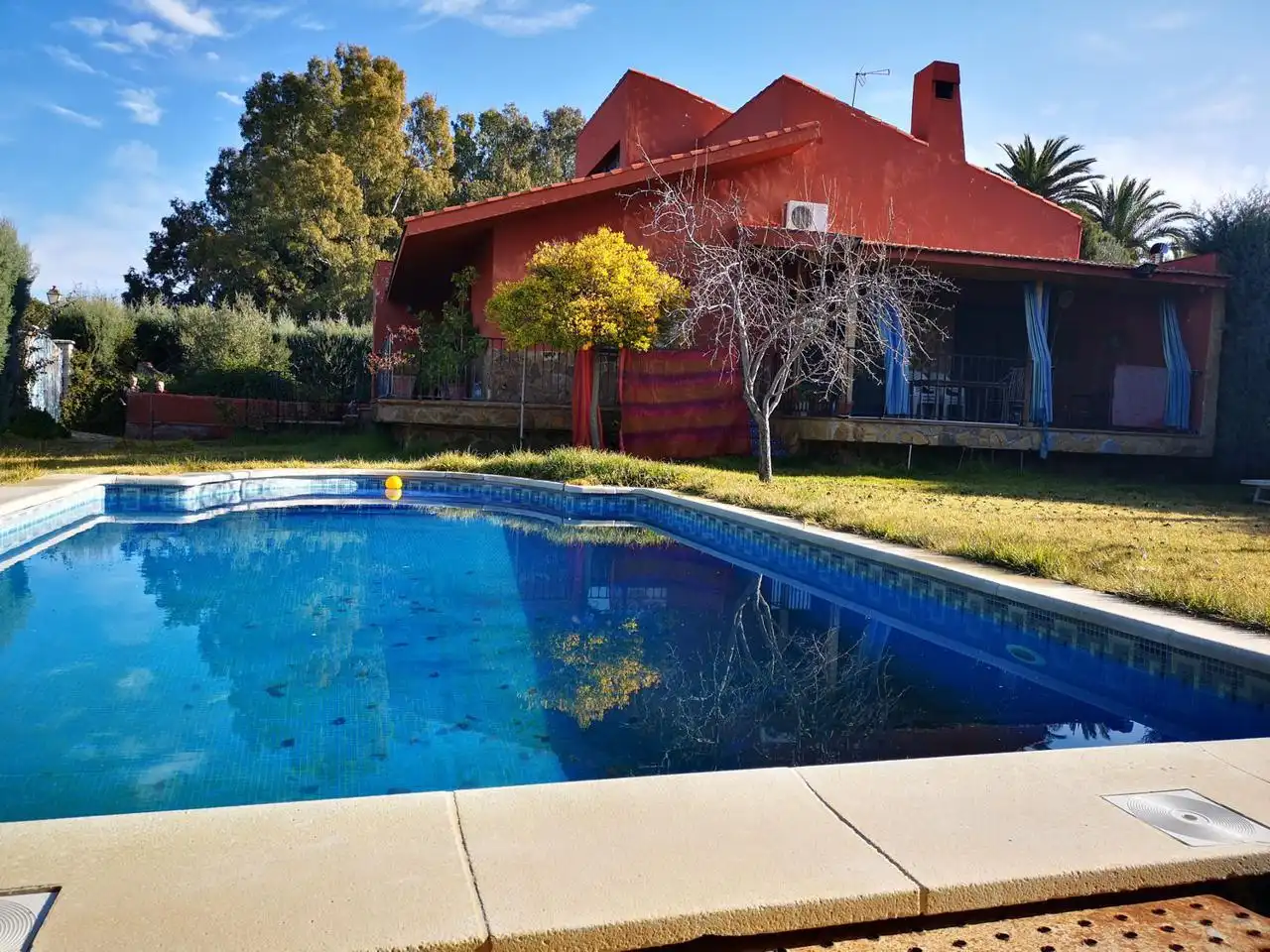 Piscina de Casa o xalet en venda en Linares