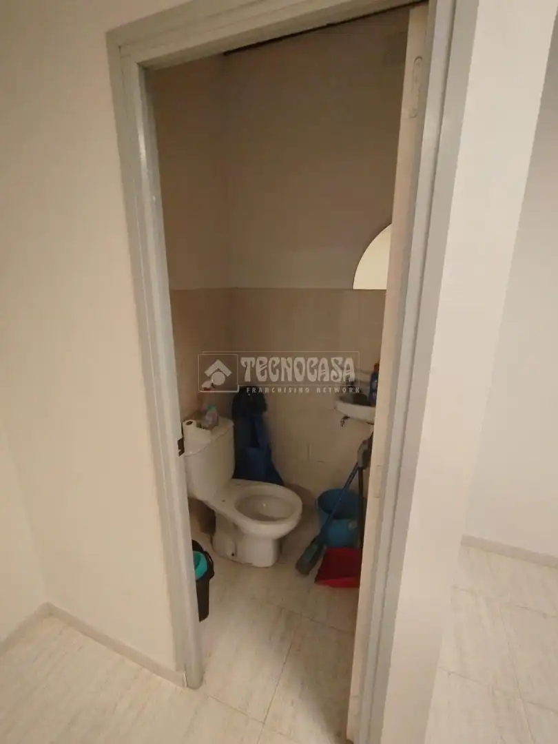Bathroom of Commercial properties for sale in Mengíbar