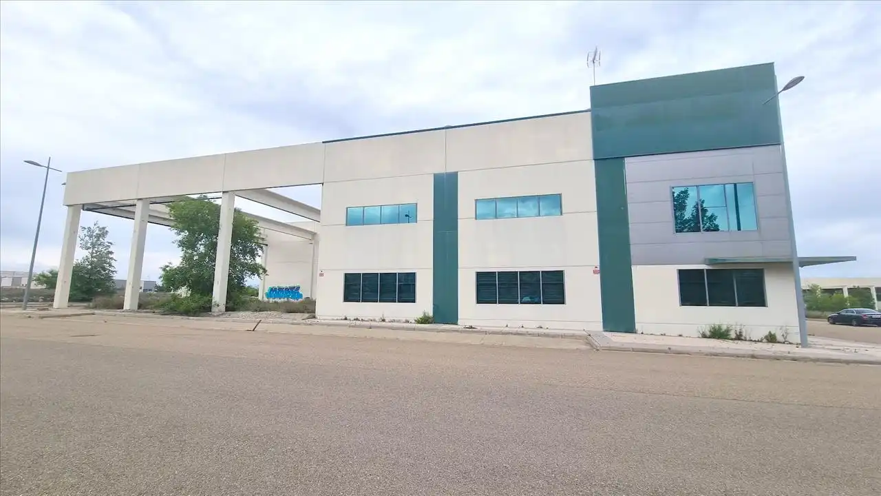 Vista exterior de Nave industrial en venta en La Muela