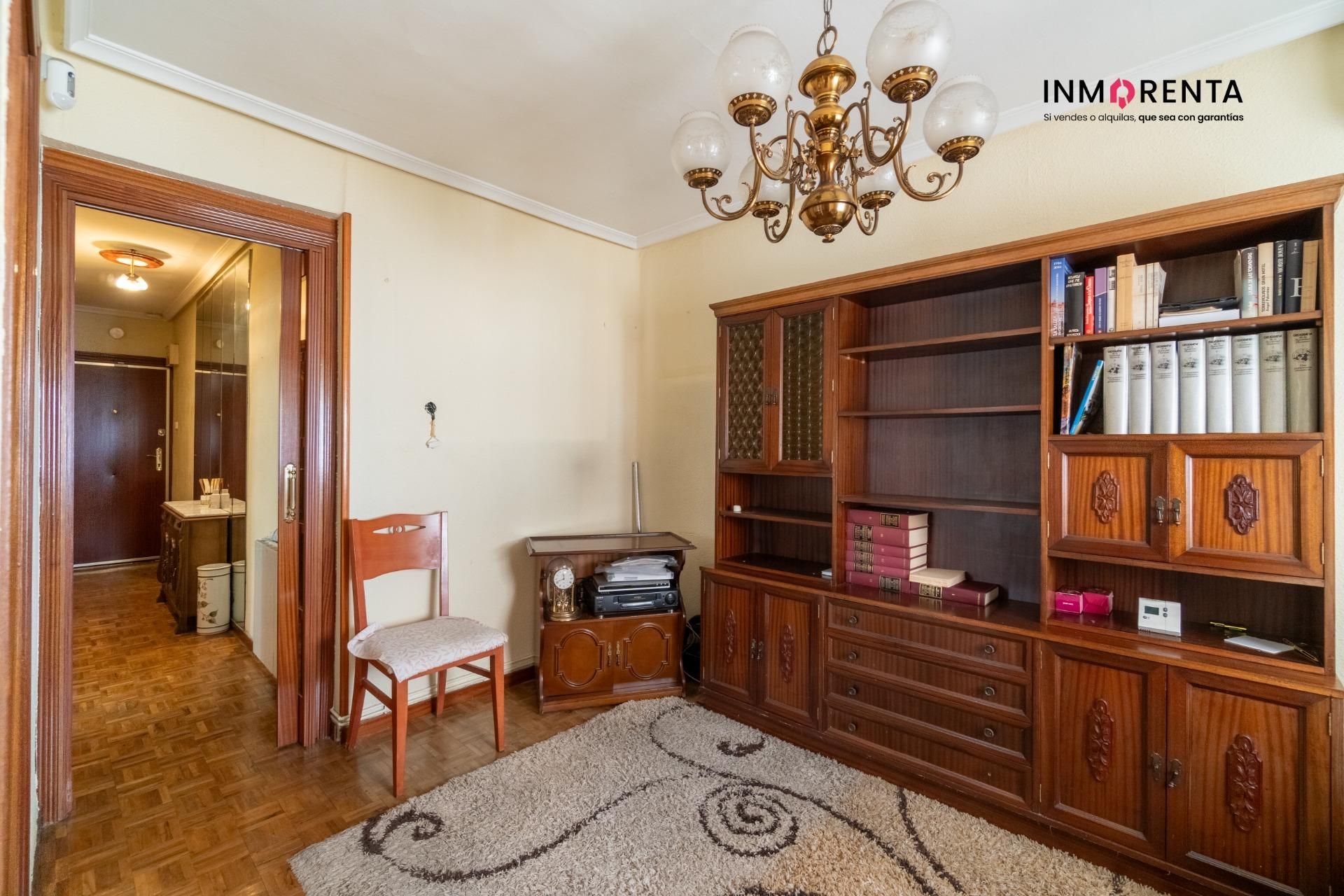 Living room of Flat for sale in  Madrid Capital  with Air Conditioner, Heating and Parquet flooring