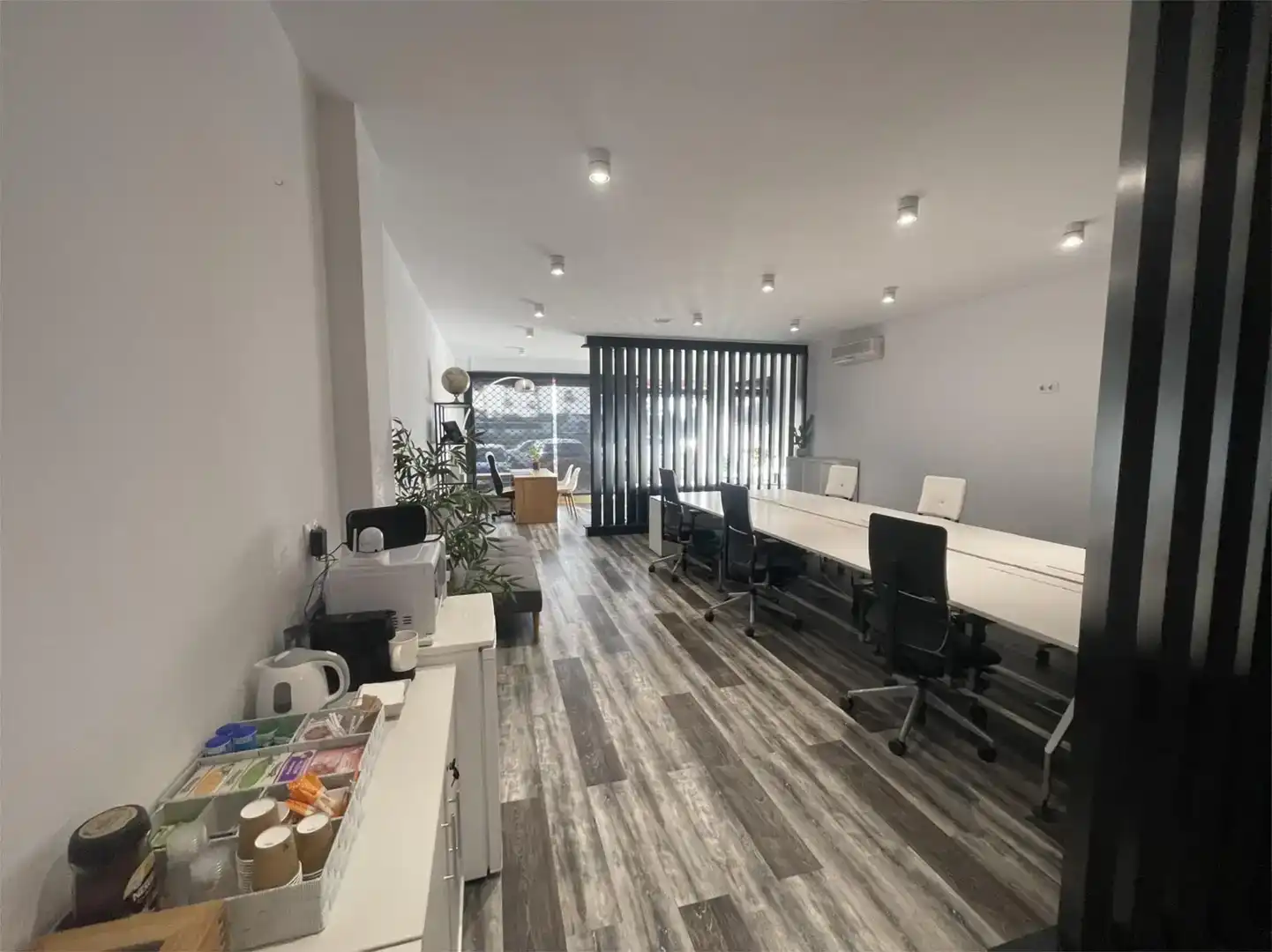 Office for rent in Estepona  with Air Conditioner and Furnished
