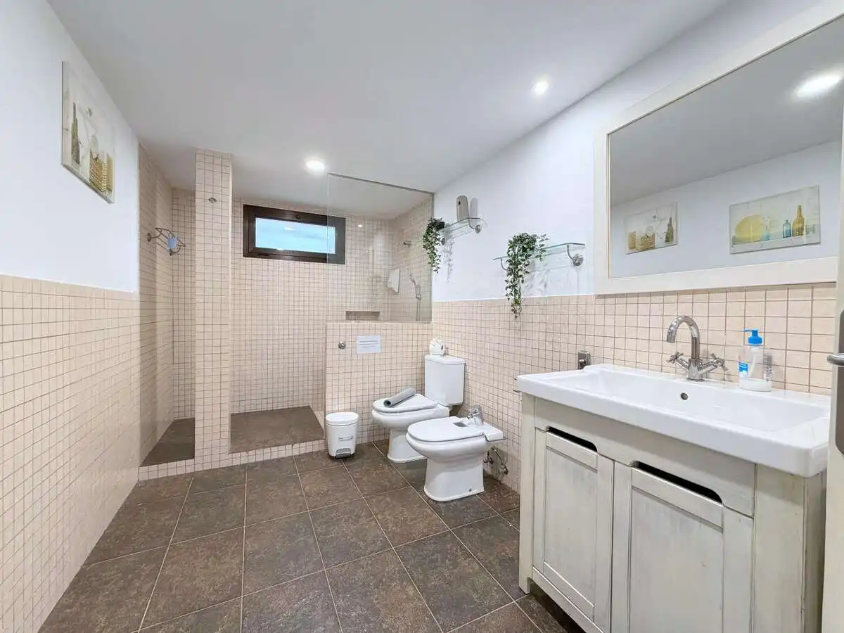Bany de Casa o xalet en venda en Tías amb Aire condicionat, Jardí privat i Terrassa