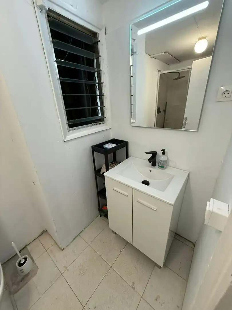 Baño de Piso para compartir en Barcelona con Calefacción y Lavadora
