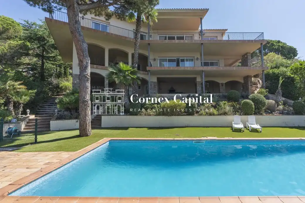 House with pool for sale in Cabrils