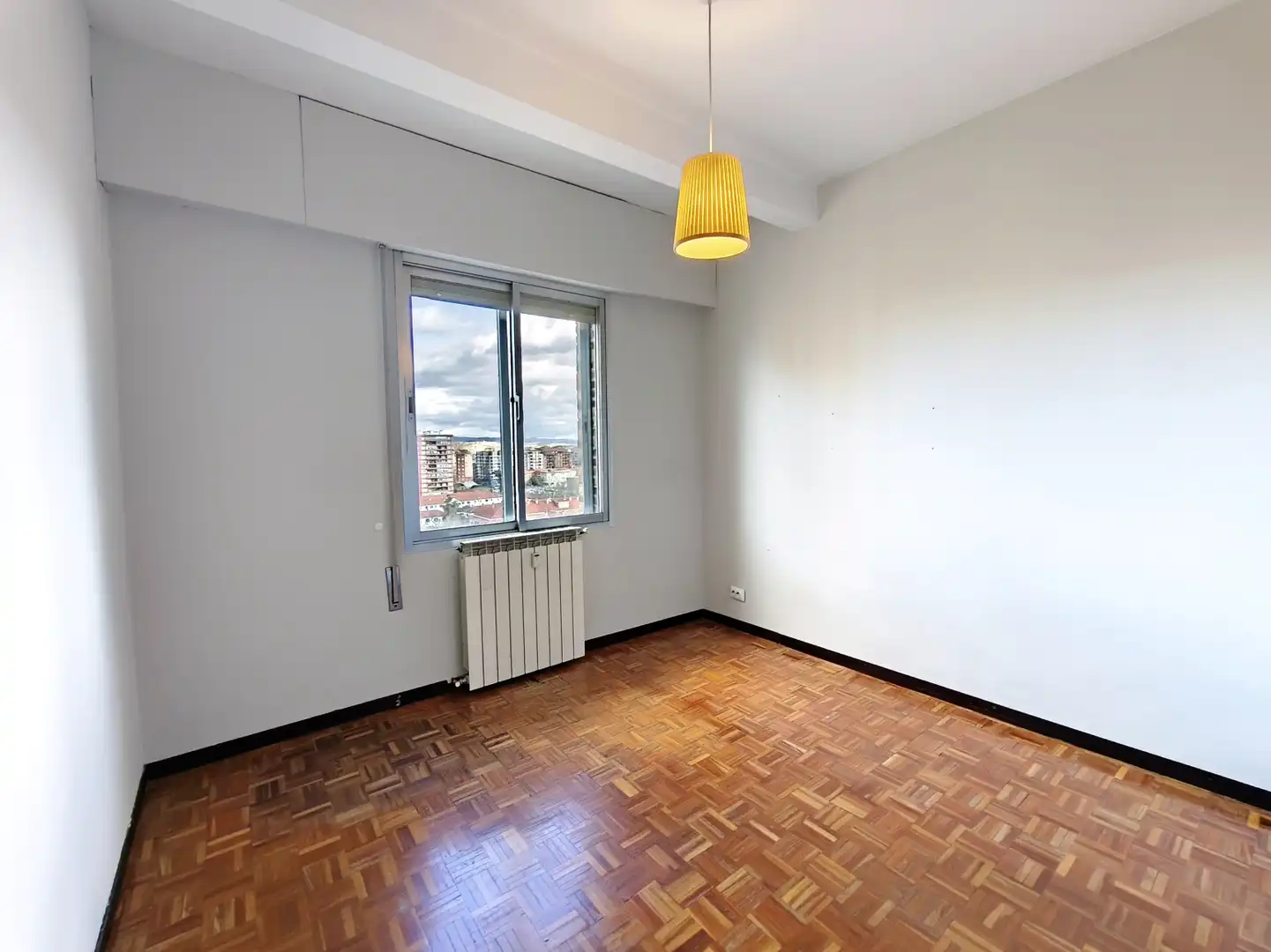 Habitación de Piso en venta en  Logroño con Calefacción, Terraza y Balcón