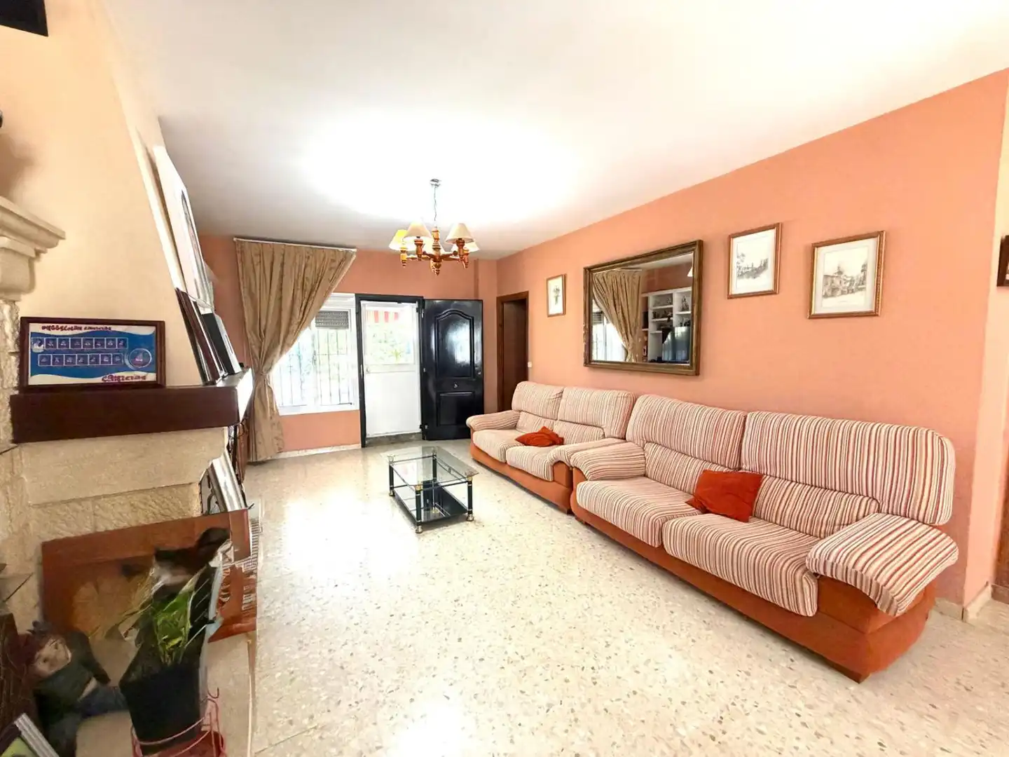 Sala de estar de Casa o chalet en venta en Mairena del Alcor con Aire acondicionado