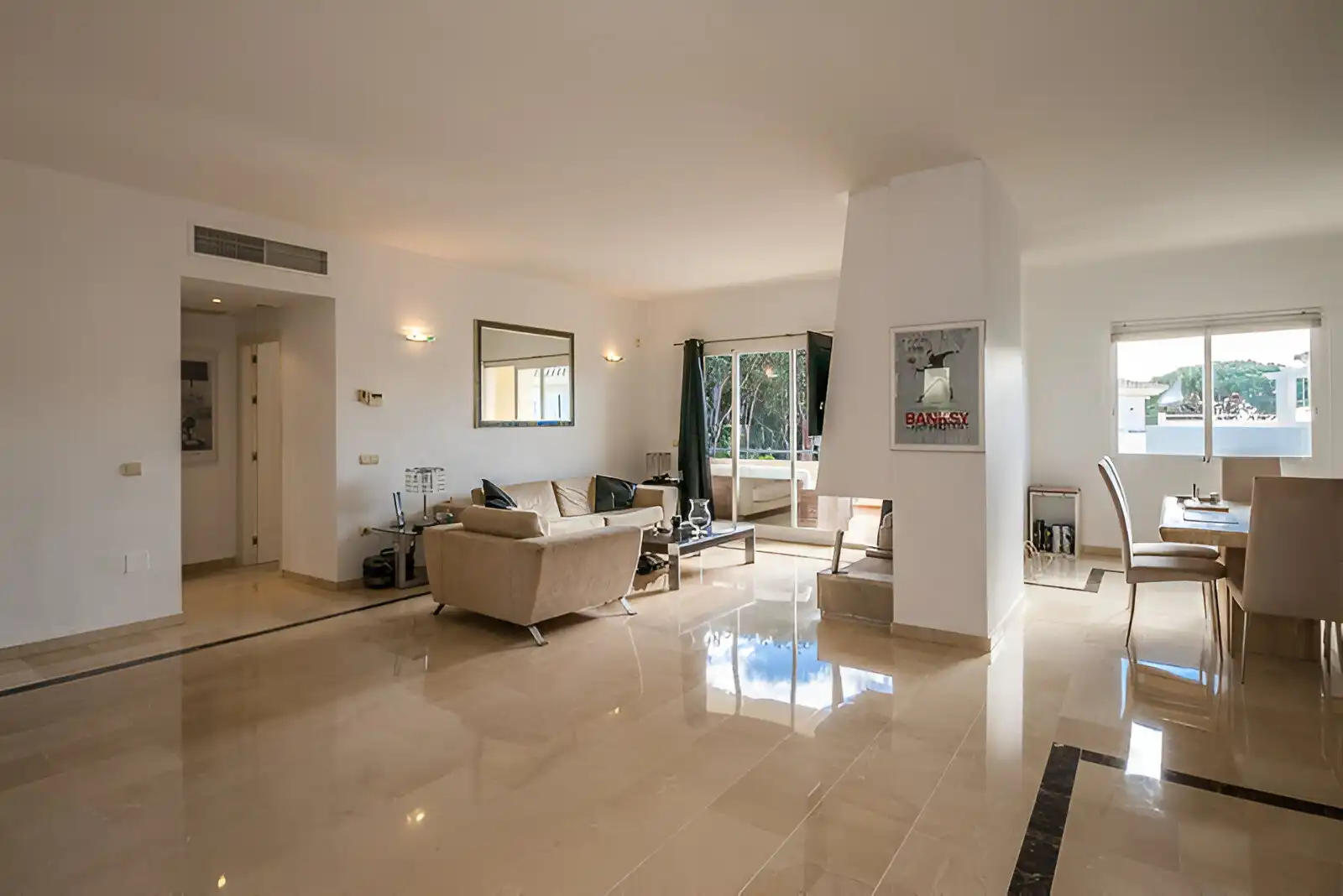 Sala d'estar de Apartament en venda en Marbella amb Aire condicionat i Terrassa