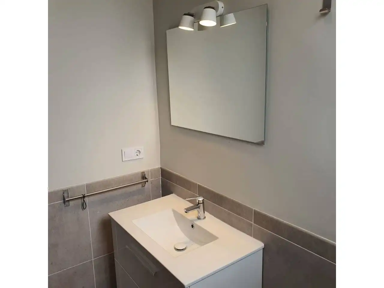 Badezimmer von Wohnung zur Miete in Sevilla mit Klimaanlage