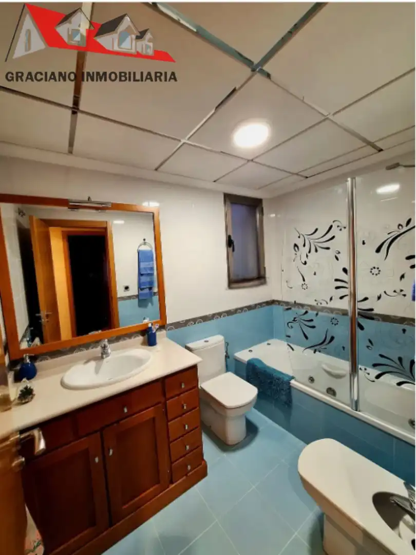 Baño de Piso en venta en La Gineta con Aire acondicionado, Calefacción y Amueblado