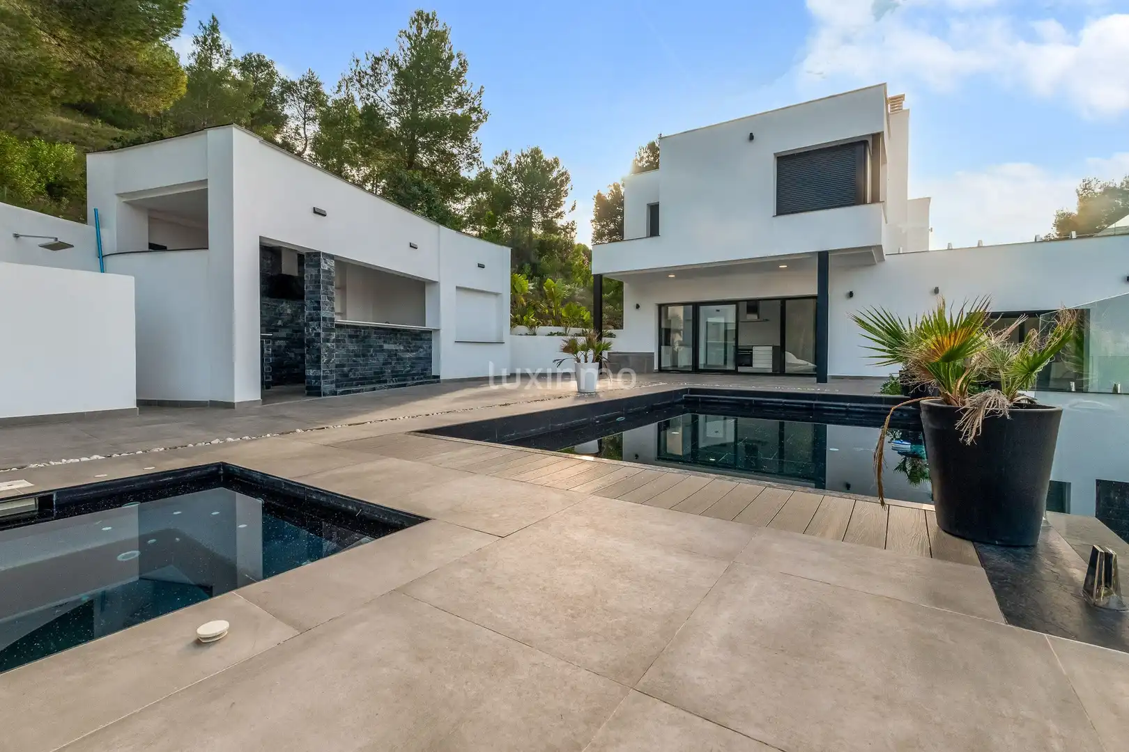 Vista exterior de Casa o xalet en venda en L'Alfàs del Pi amb Aire condicionat, Calefacció i Jardí privat