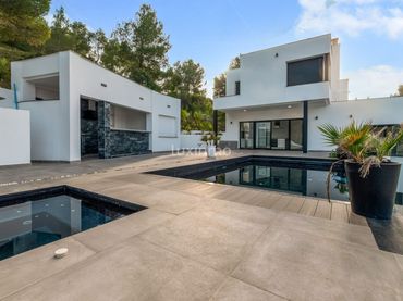 Chalet con balcón en venta en L'Albir