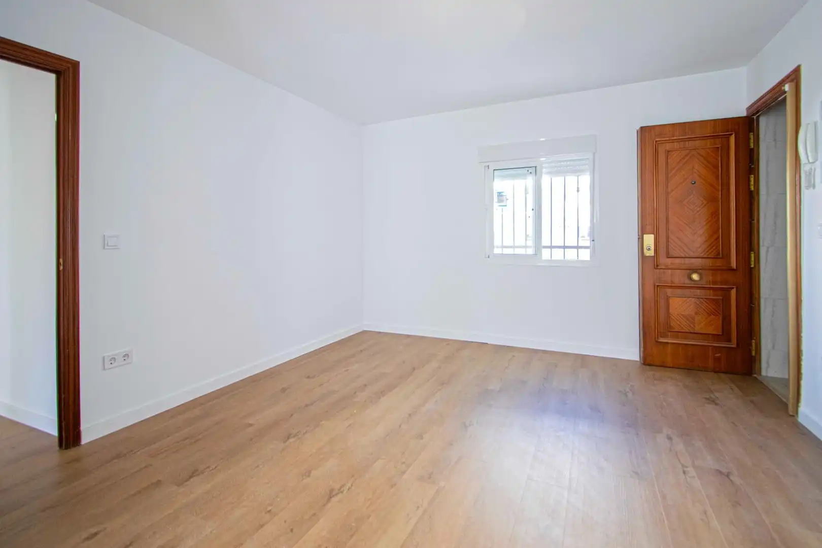 Bedroom of Flat for sale in Sevilla  with Air Conditioner
