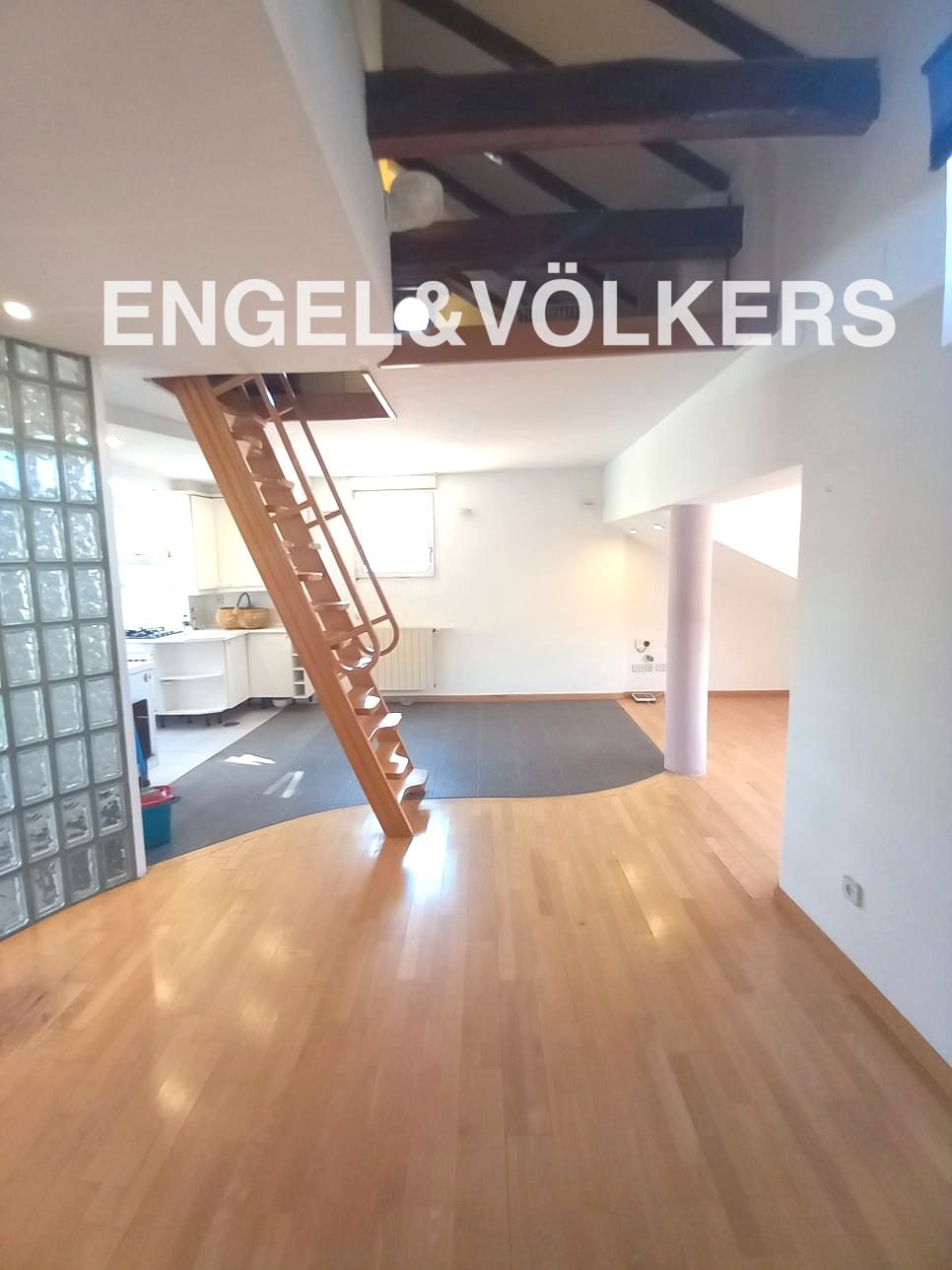 Duplex for rent in  Madrid Capital  with Air Conditioner and Heating