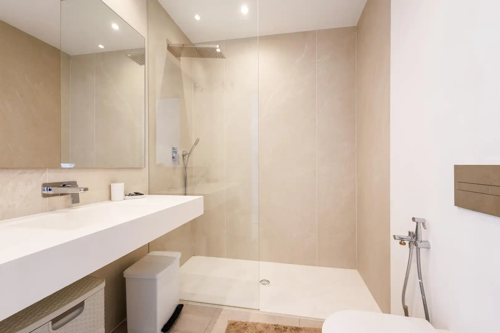 Baño de Apartamento en venta en Benahavís con Aire acondicionado, Calefacción y Jardín privado