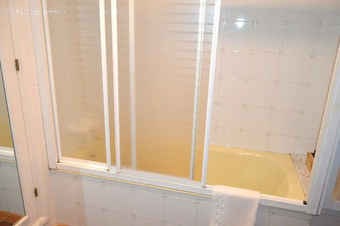 Baño de Casa o chalet de alquiler en Prullans con Jardín privado, Parquet y Terraza