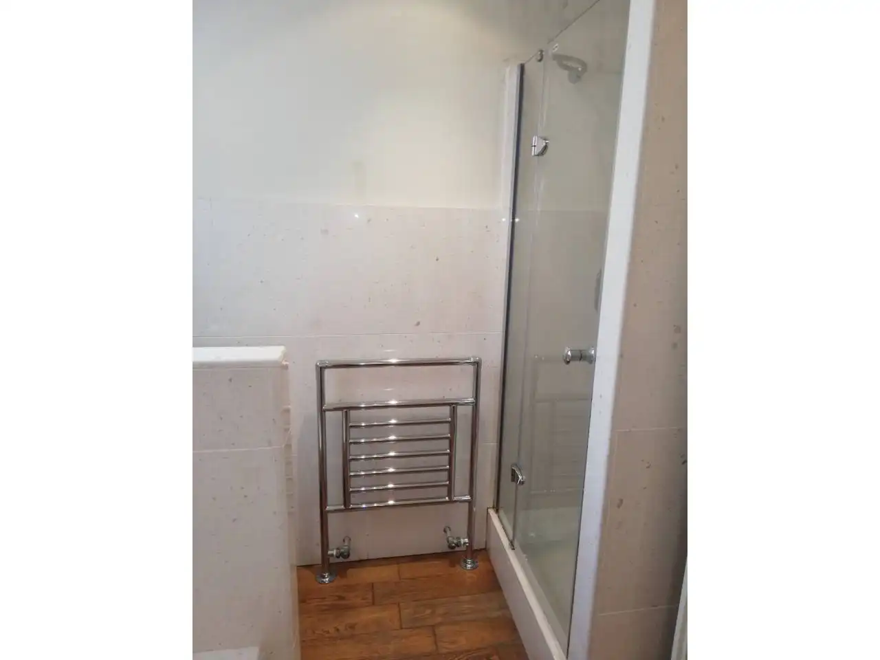 Badezimmer von Wohnung zur Miete in Girona mit Klimaanlage, Heizung und Parkett